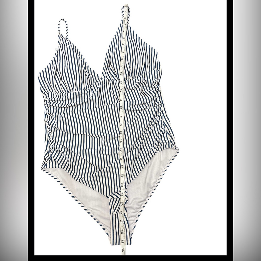 CUPSHE Women's One Piece Swimsuit Tummy Control V Neck Bathing Suit F24 - Picture 10 of 10